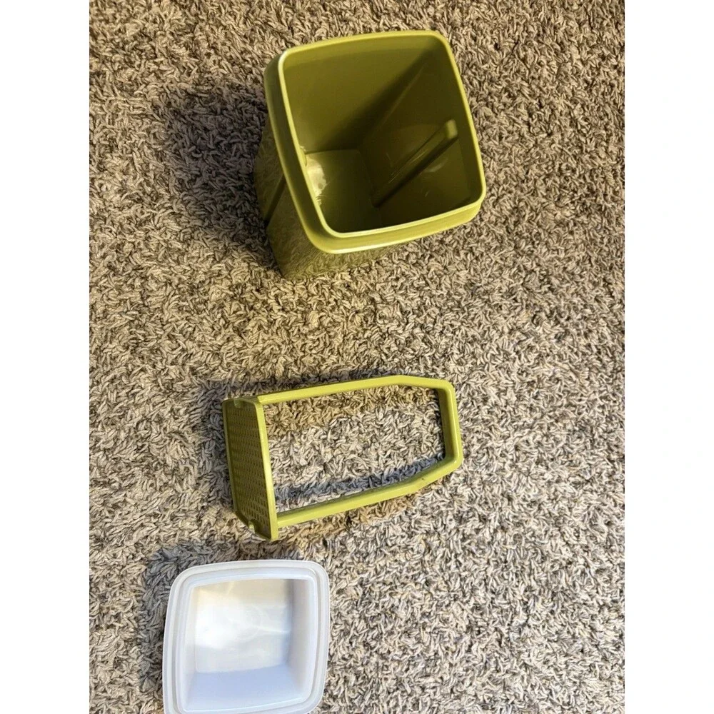 Tupperware Vintage Green Pickle Keeper Strainer Container Lid USA Made